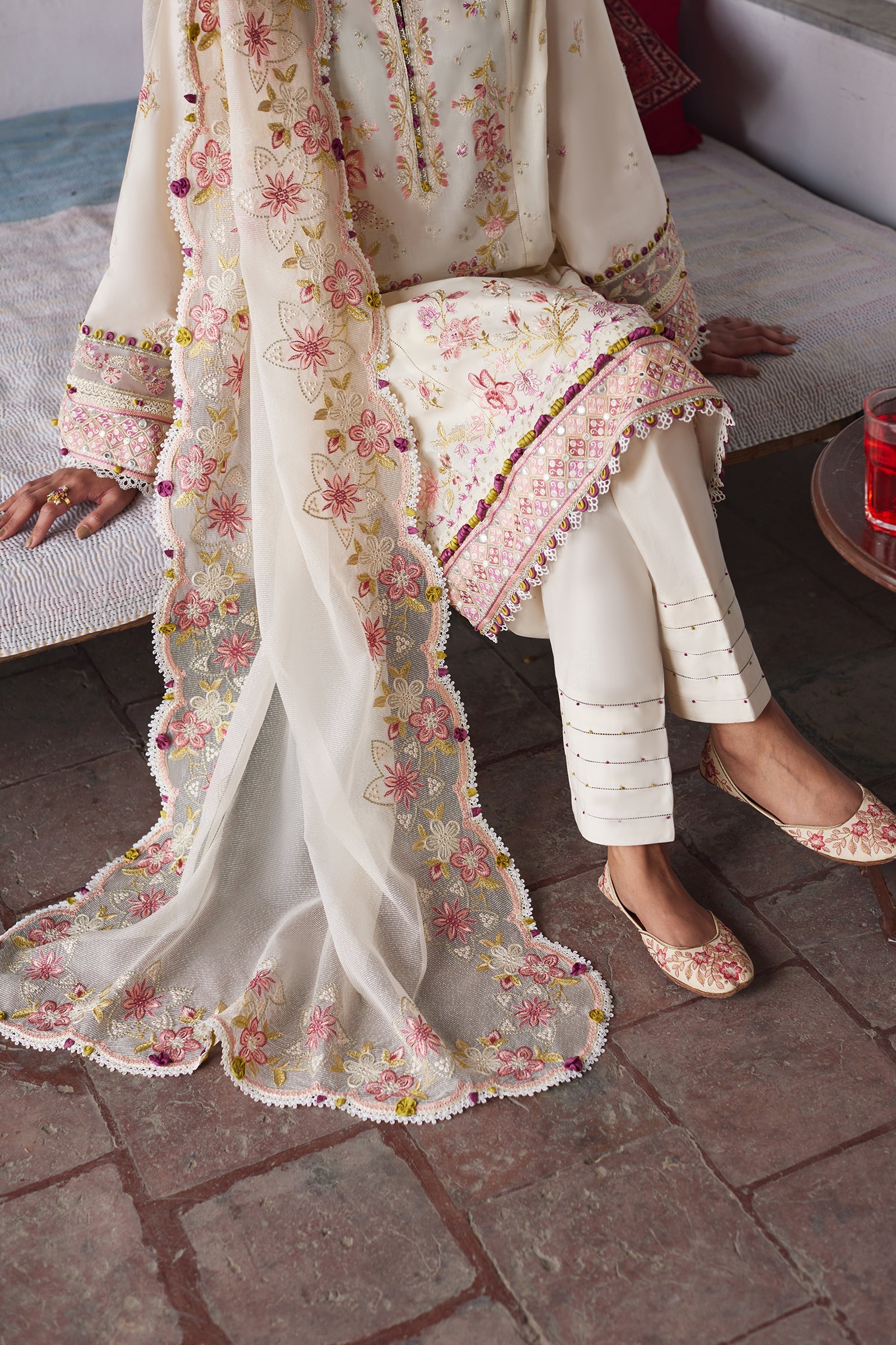 Zaha Luxury Embroidered Lawn Collection By Khadija Shah 24 (05)