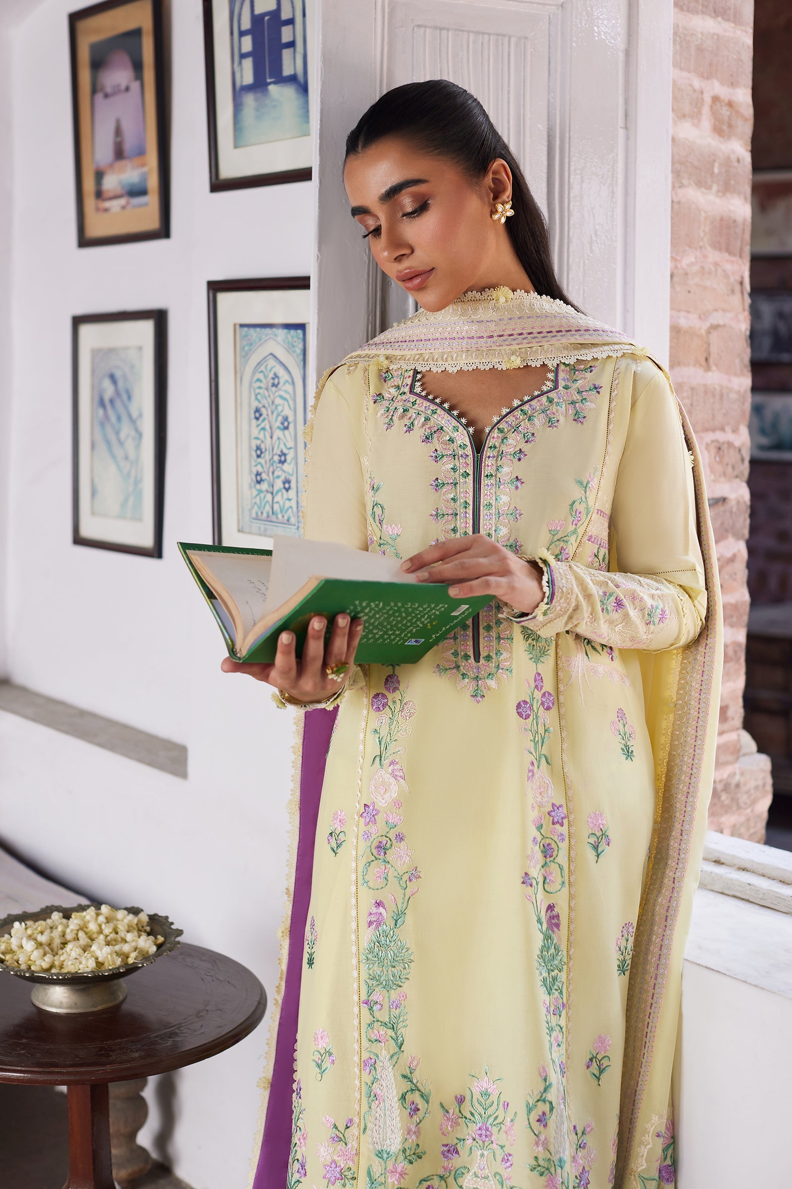 Zaha Luxury Embroidered Lawn Collection By Khadija Shah 24 (09)