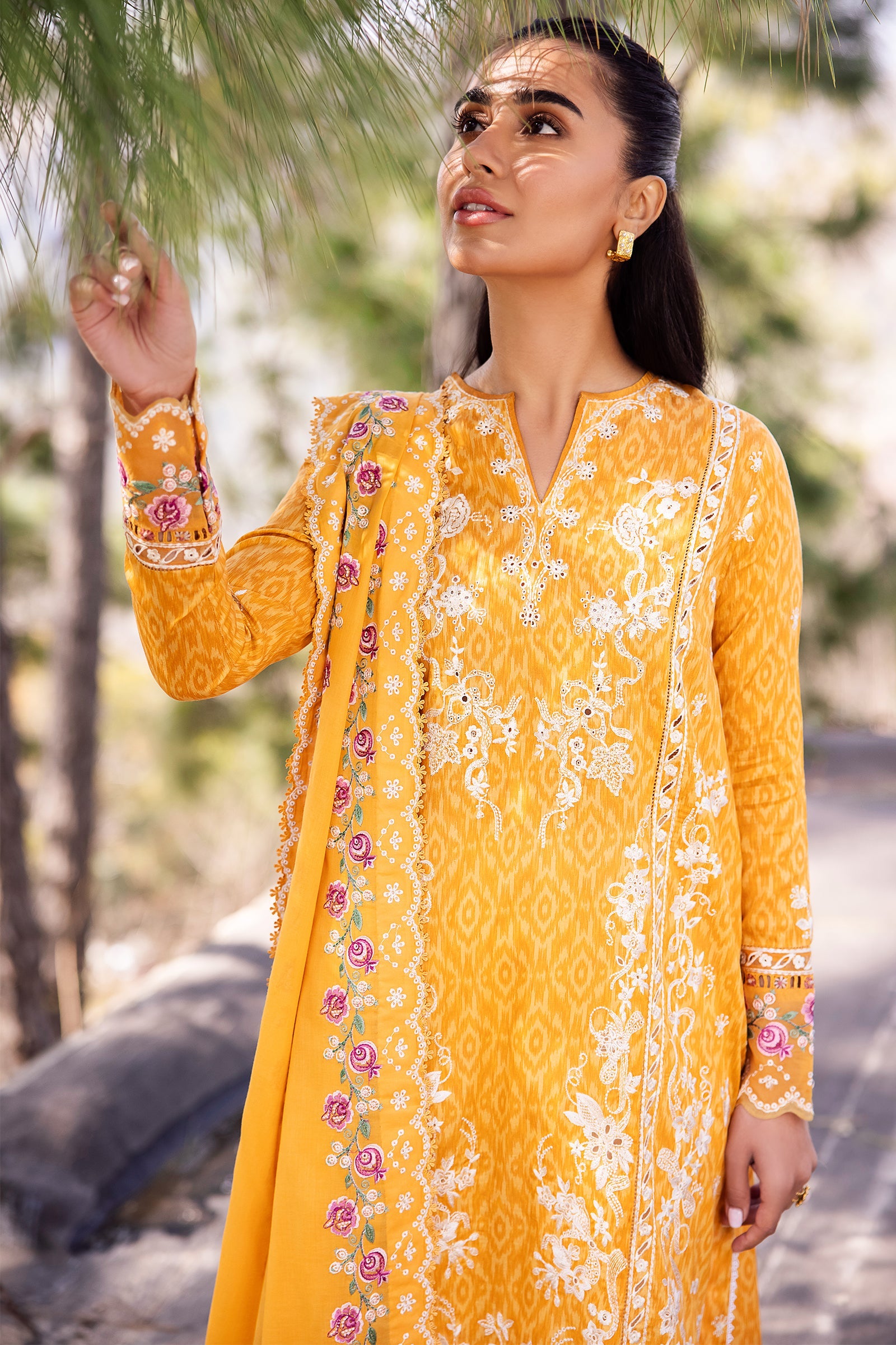 Zaha Embroidered Lawn Collection 24' (15A)