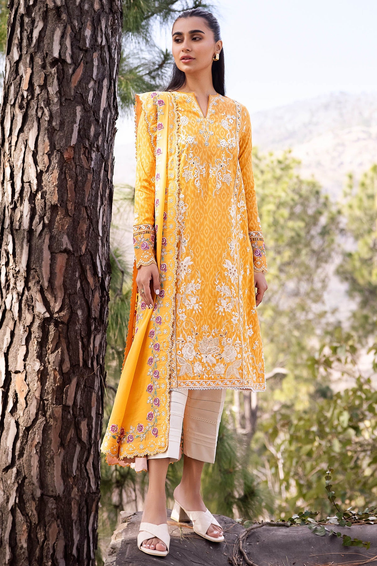 Zaha Embroidered Lawn Collection 24' (15A)