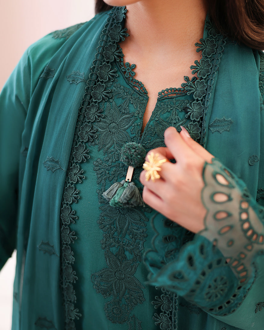 Veil Of Summer Lawn  Collection '26 By Roheenaz
