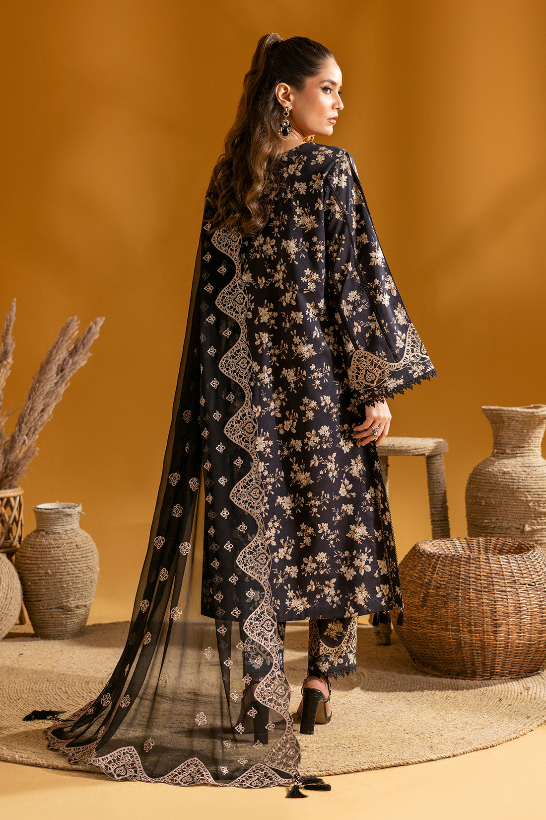 Alizeh Maahi Embroidered Lawn Collection '24 (02)