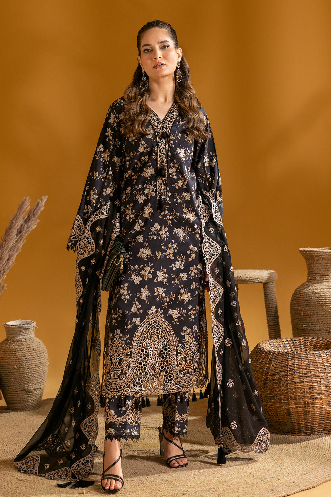 Alizeh Maahi Embroidered Lawn Collection '24 (02)