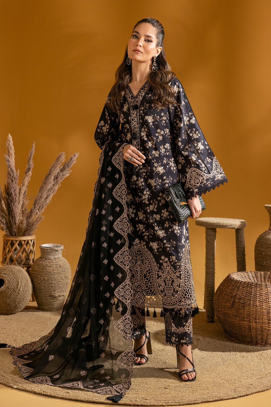 Alizeh Maahi Embroidered Lawn Collection '24 (02)