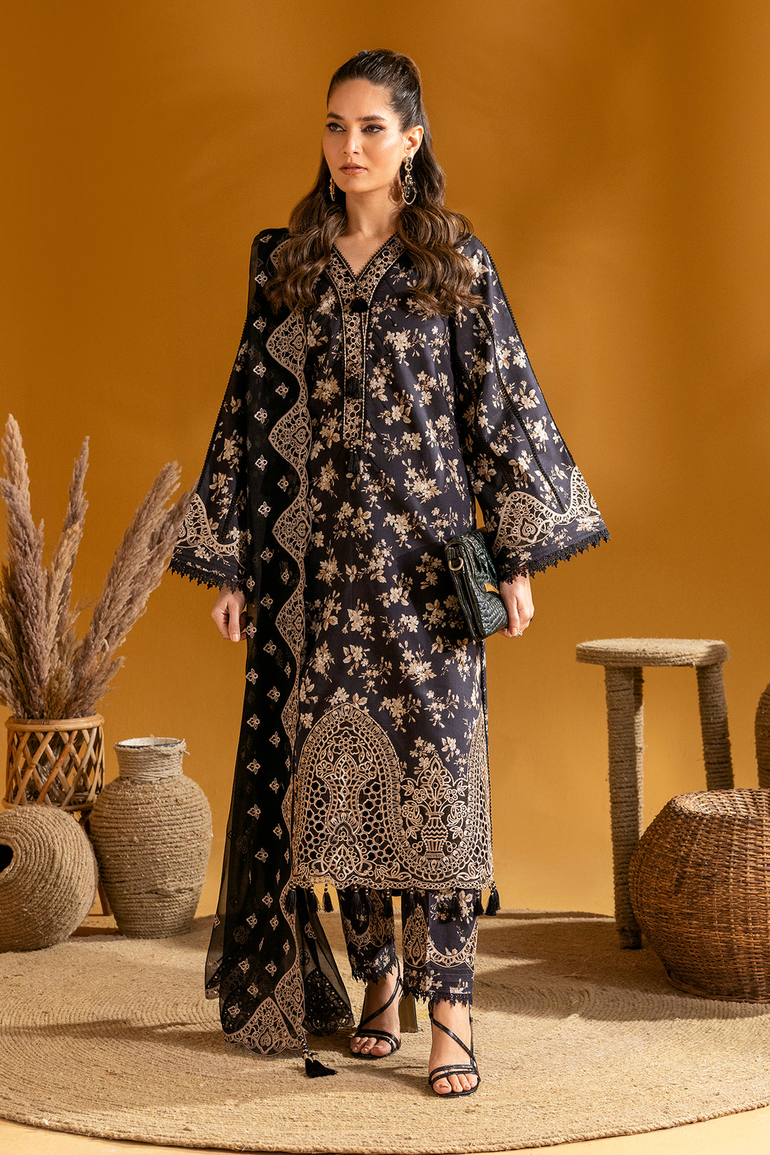 Alizeh Maahi Embroidered Lawn Collection '24 (02)