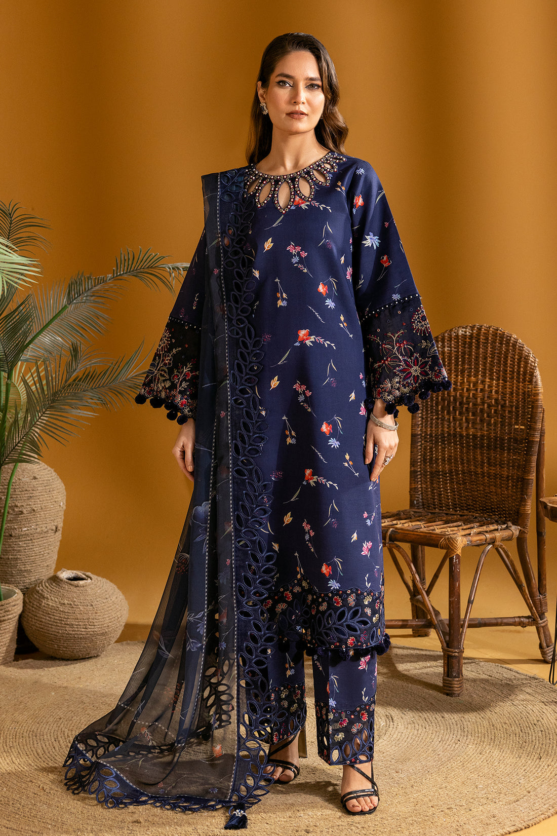 Alizeh Maahi Embroidered Lawn Collection '24 (05)