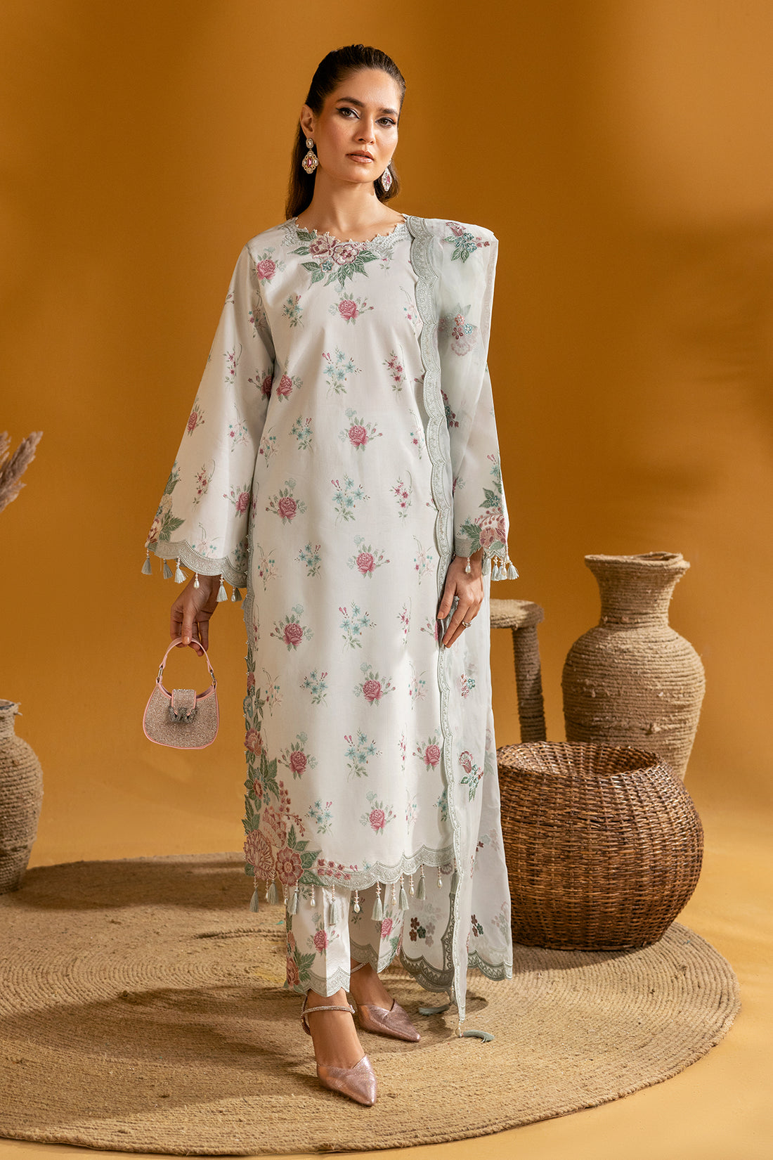 Alizeh Maahi Embroidered Lawn Collection '24 (01)