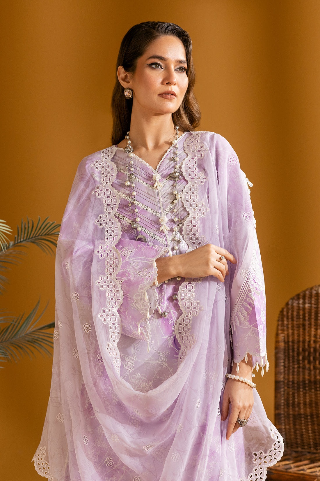 Alizeh Maahi Embroidered Lawn Collection '24 (06)
