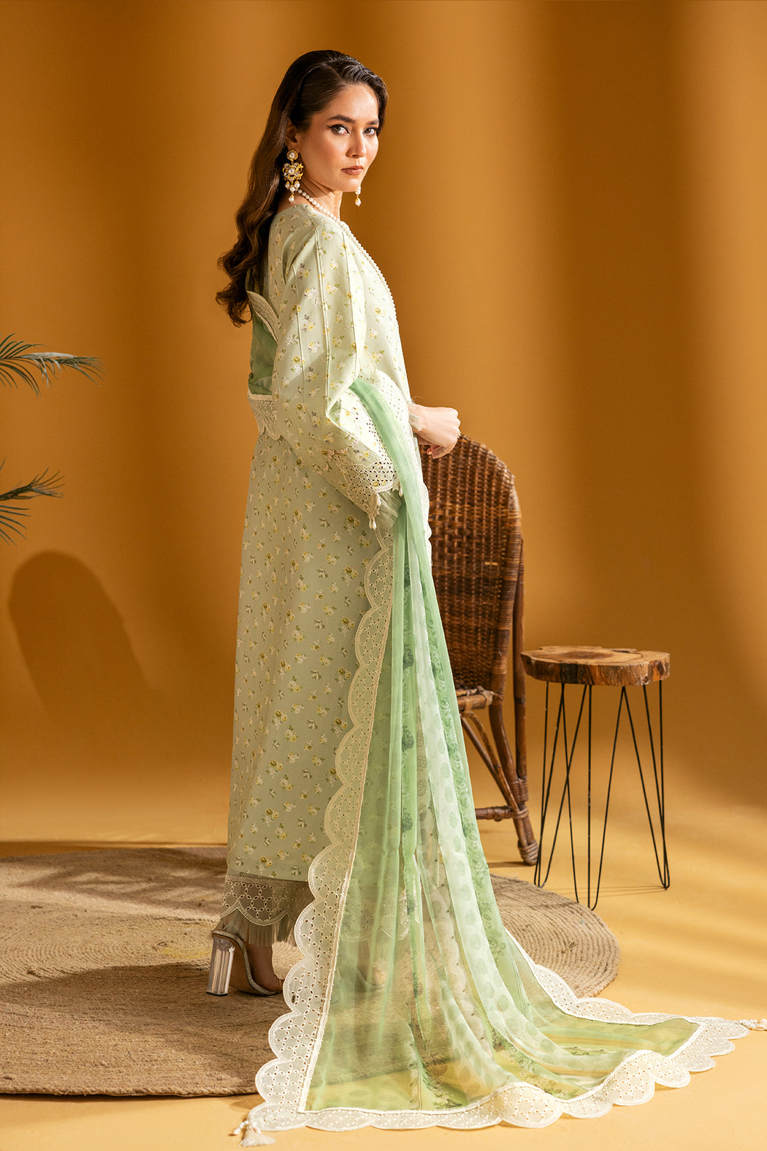 Alizeh Maahi Embroidered Lawn Collection '24 (04)